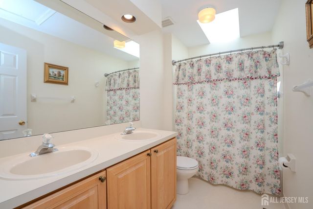 31 Kinglet Drive, Plainsboro, NJ 08536