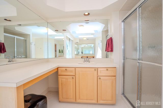 31 Kinglet Drive, Plainsboro, NJ 08536