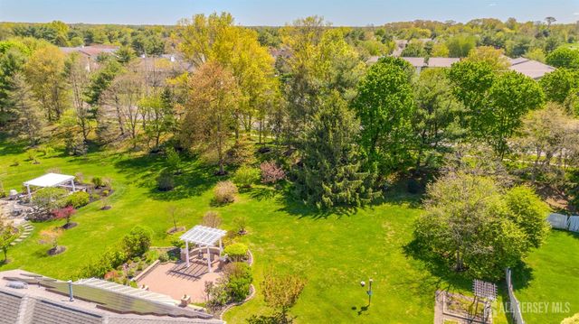 31 Kinglet Drive, Plainsboro, NJ 08536