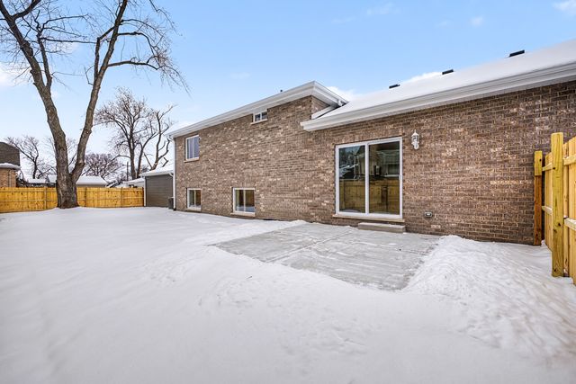 8245 43rd Place, Lyons, IL 60534