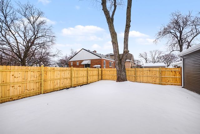 8245 43rd Place, Lyons, IL 60534