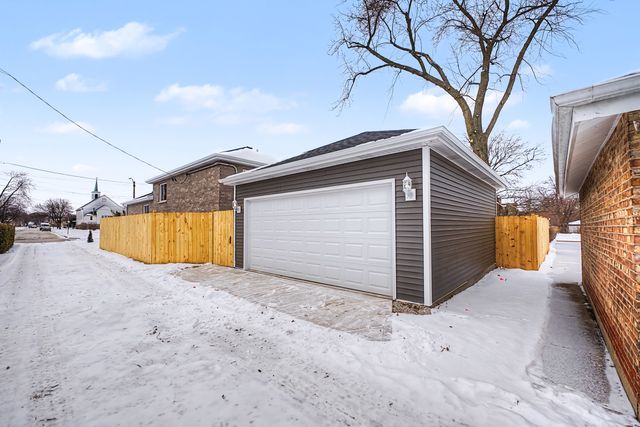 8245 43rd Place, Lyons, IL 60534