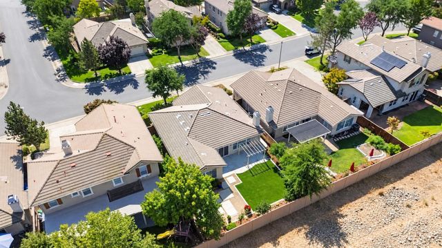 1680 Bayer Ct, Folsom, CA 95630