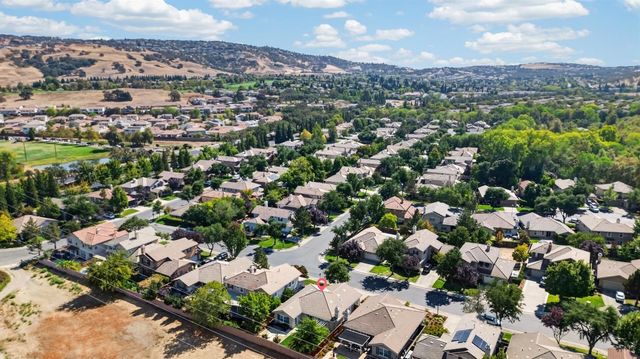 1680 Bayer Ct, Folsom, CA 95630