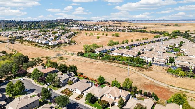 1680 Bayer Ct, Folsom, CA 95630