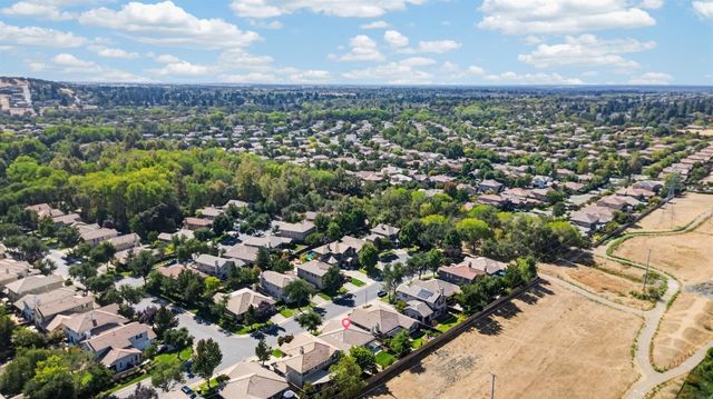 1680 Bayer Ct, Folsom, CA 95630