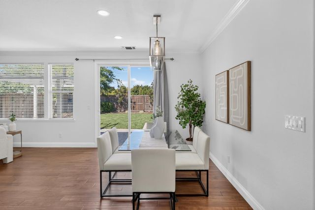 1680 Bayer Ct, Folsom, CA 95630