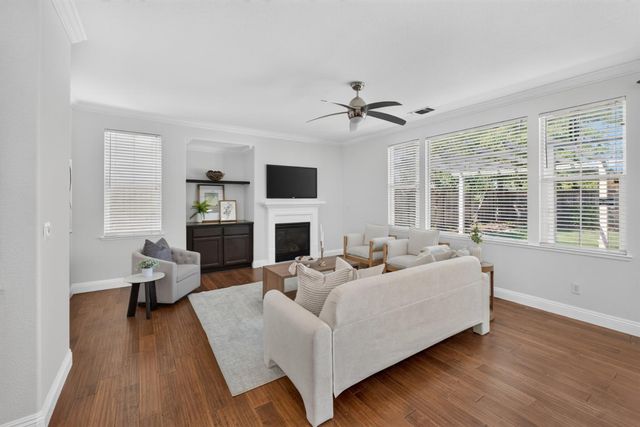 1680 Bayer Ct, Folsom, CA 95630