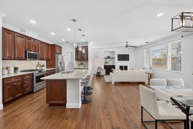 1680 Bayer Ct, Folsom, CA 95630