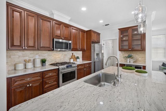 1680 Bayer Ct, Folsom, CA 95630