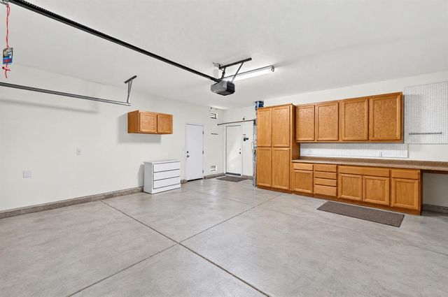1680 Bayer Ct, Folsom, CA 95630