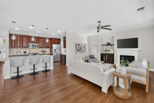 1680 Bayer Ct, Folsom, CA 95630