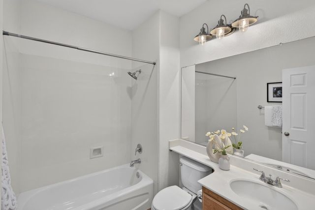 1680 Bayer Ct, Folsom, CA 95630