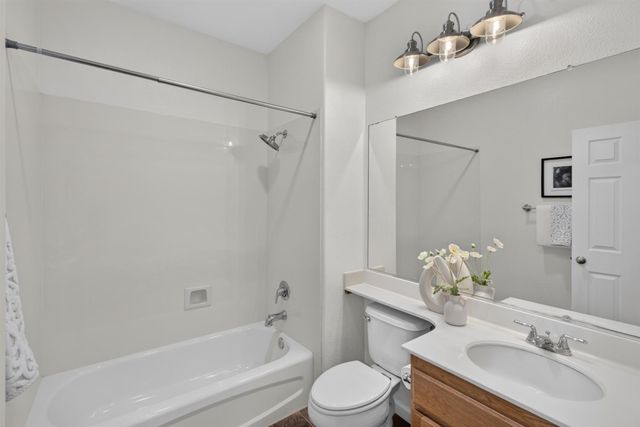 1680 Bayer Ct, Folsom, CA 95630