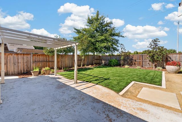 1680 Bayer Ct, Folsom, CA 95630
