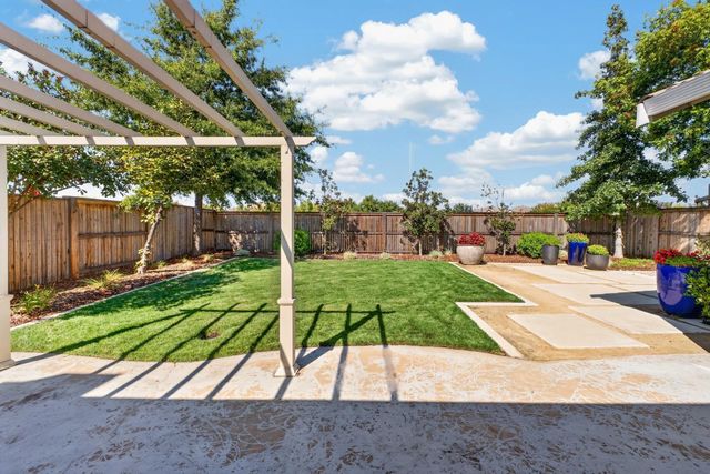 1680 Bayer Ct, Folsom, CA 95630