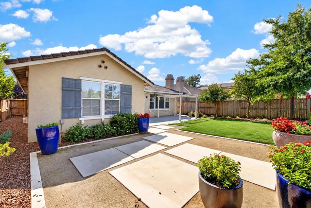 1680 Bayer Ct, Folsom, CA 95630