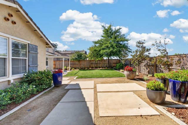 1680 Bayer Ct, Folsom, CA 95630