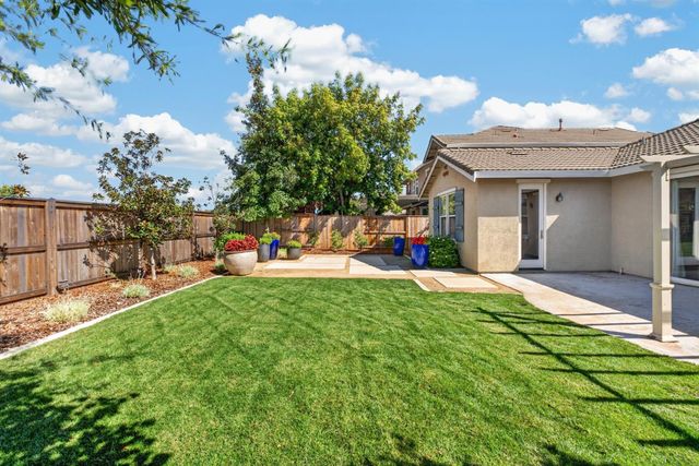1680 Bayer Ct, Folsom, CA 95630