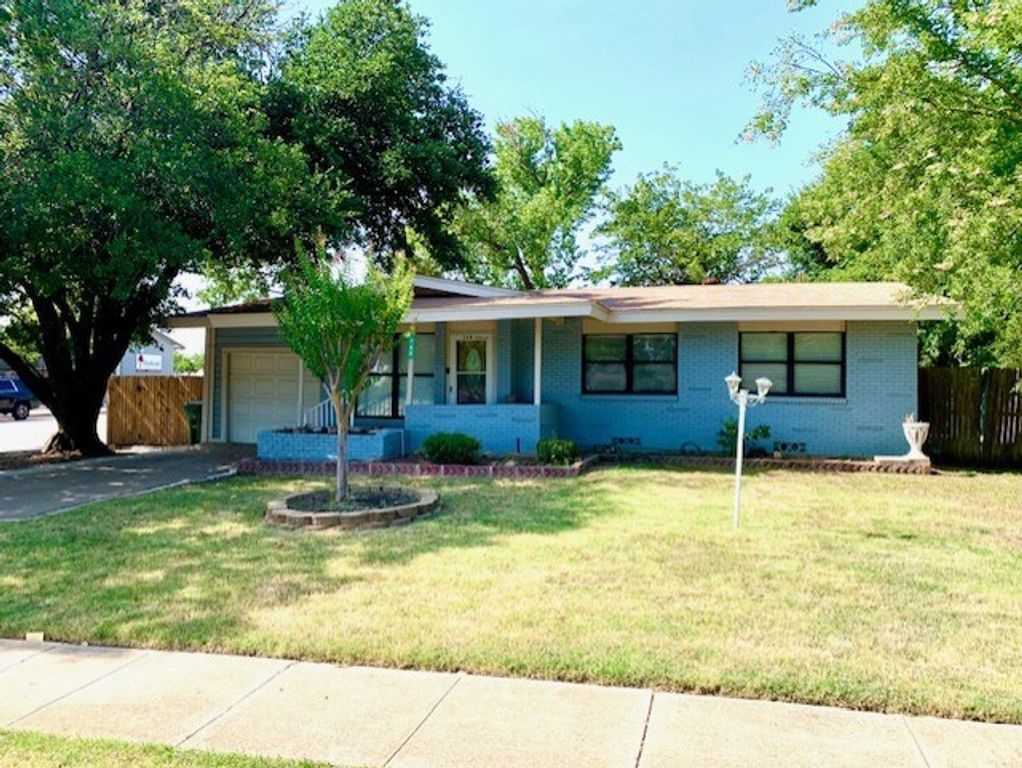 768 Pine Street, Hurst, TX 76053