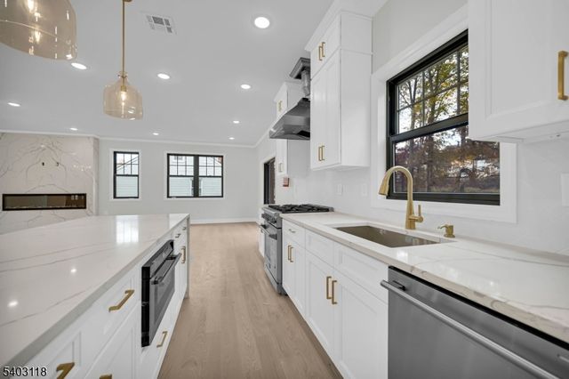 85 Kings Rd, Chatham Boro, NJ 07928