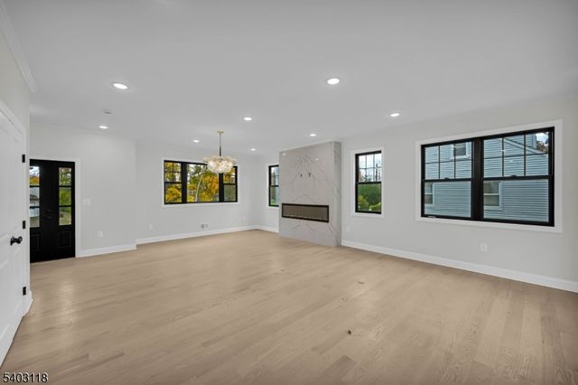 85 Kings Rd, Chatham Boro, NJ 07928