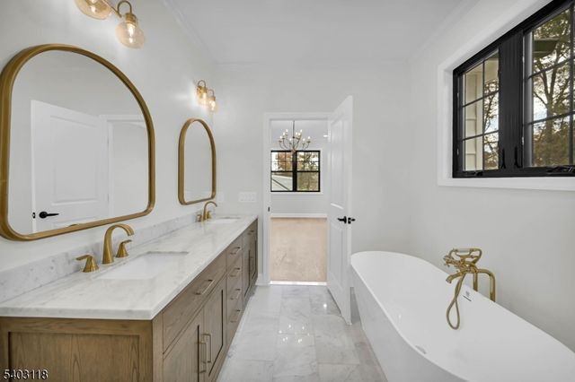 85 Kings Rd, Chatham Boro, NJ 07928