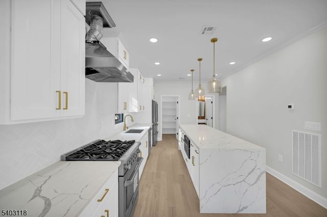 85 Kings Rd, Chatham Boro, NJ 07928