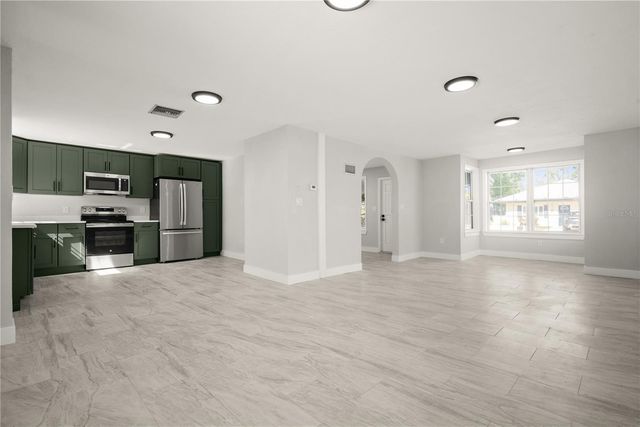309 BATH STREET, Tarpon Springs, FL 34689