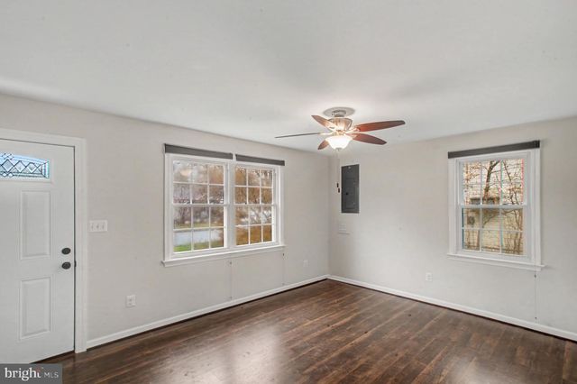 217 LOCUST AVE, Colonial Beach, VA 22443