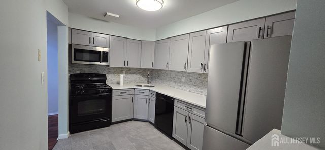 310 Michaels Court 310, Woodbridge Proper, NJ 07095