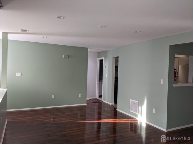 310 Michaels Court 310, Woodbridge Proper, NJ 07095