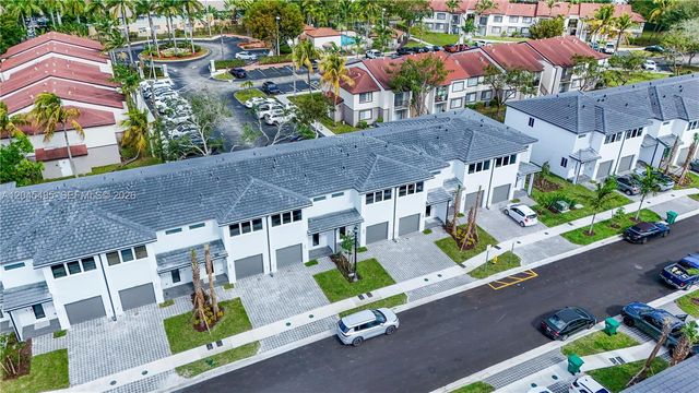 5125 SW 37th St, Pembroke Park, FL 33023