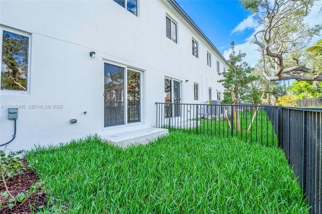 5125 SW 37th St, Pembroke Park, FL 33023
