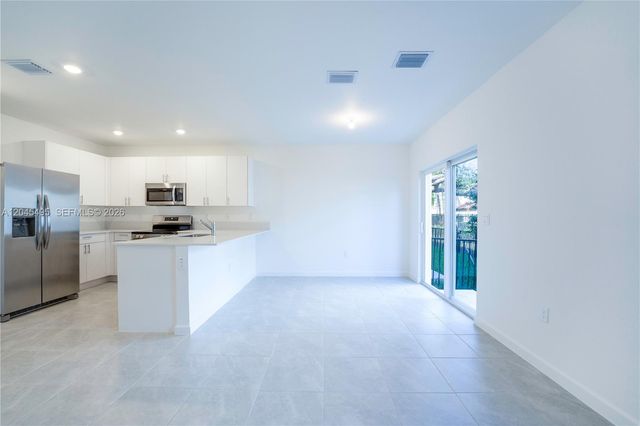5125 SW 37th St, Pembroke Park, FL 33023
