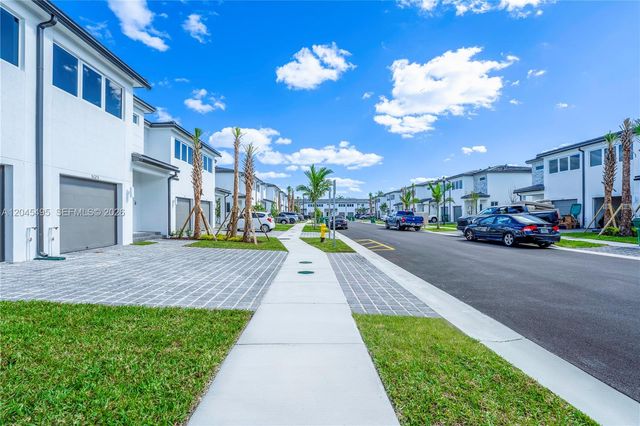 5125 SW 37th St, Pembroke Park, FL 33023