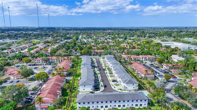 5125 SW 37th St, Pembroke Park, FL 33023