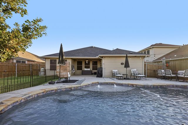 335 Coral Vine Lane, Burleson, TX 76028