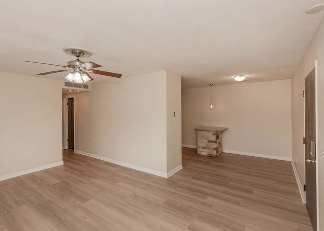 1211 48th Avenue 26, East Moline, IL 61244