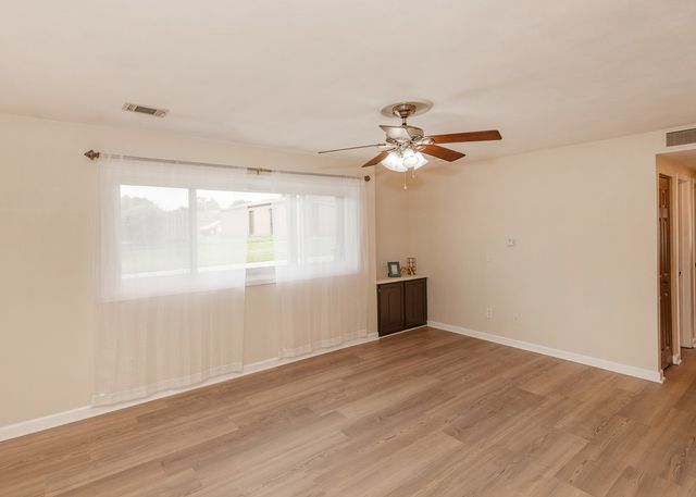 1211 48th Avenue 26, East Moline, IL 61244