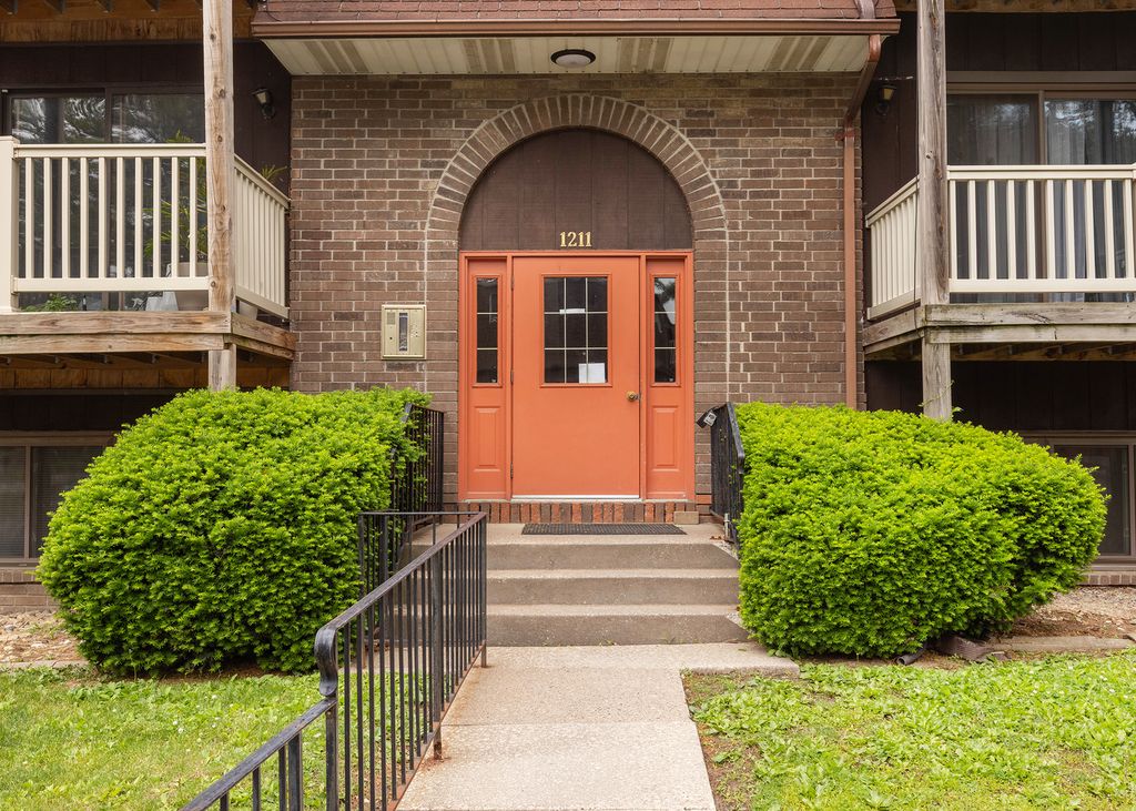 1211 48th Avenue 26, East Moline, IL 61244