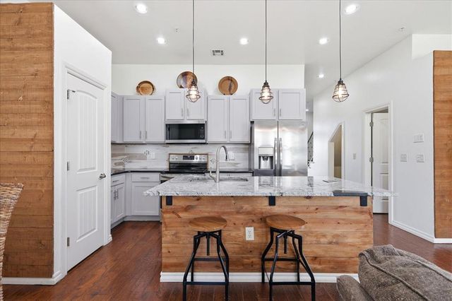 501 S Fretz Avenue, Edmond, OK 73003
