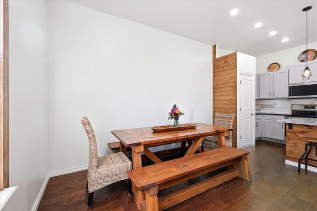 501 S Fretz Avenue, Edmond, OK 73003