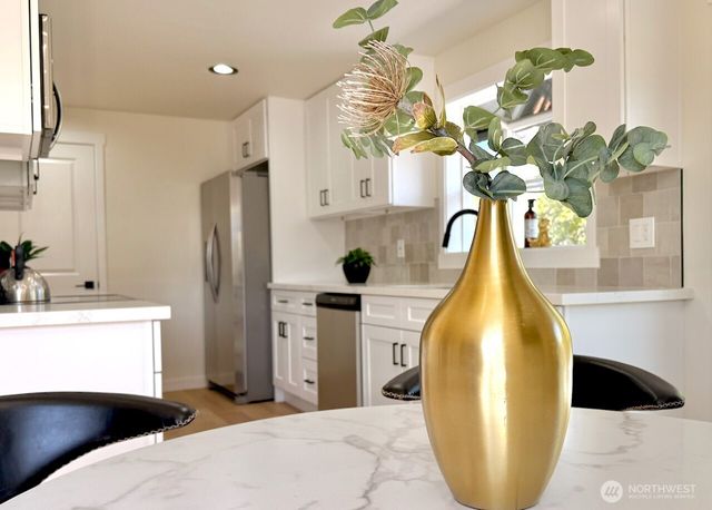 1302 SW 125th Place, Burien, WA 98146