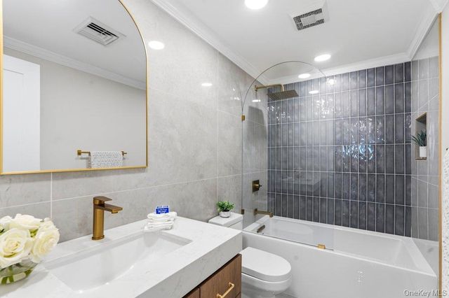 12 E Park Drive, Old Bethpage, NY 11804