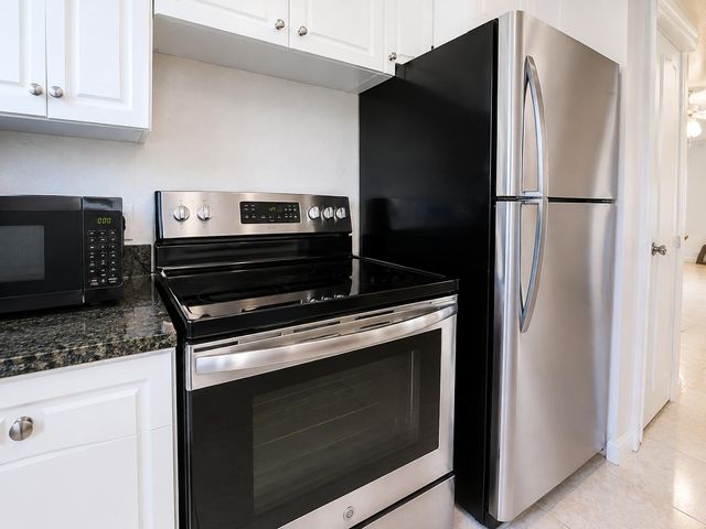1900 NE 8th Court 204, Fort Lauderdale, FL 33304