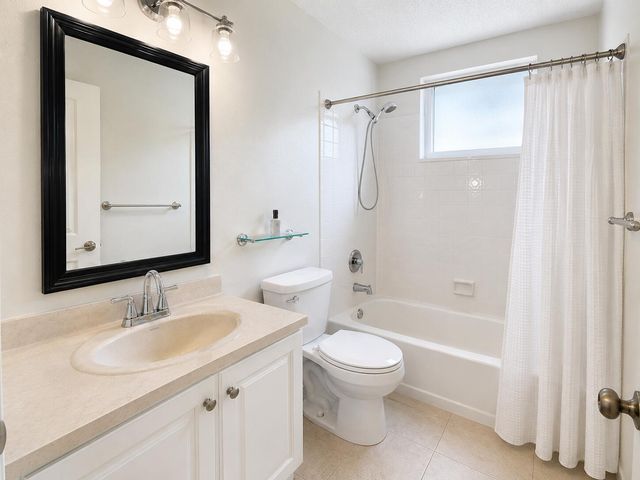1900 NE 8th Court 204, Fort Lauderdale, FL 33304