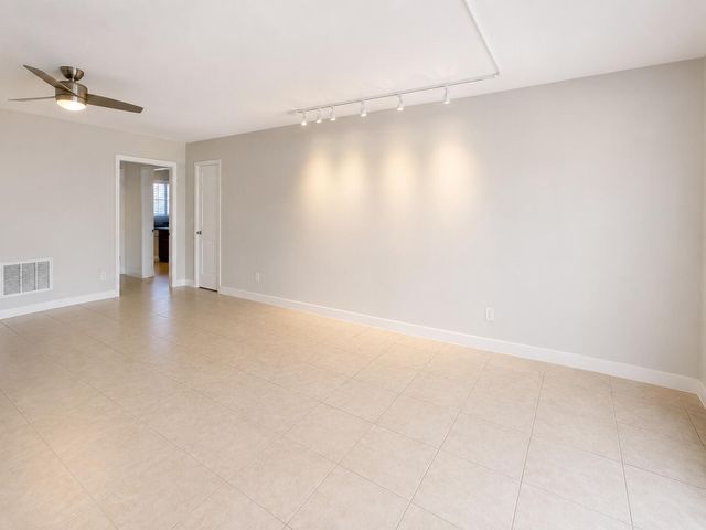 1900 NE 8th Court 204, Fort Lauderdale, FL 33304