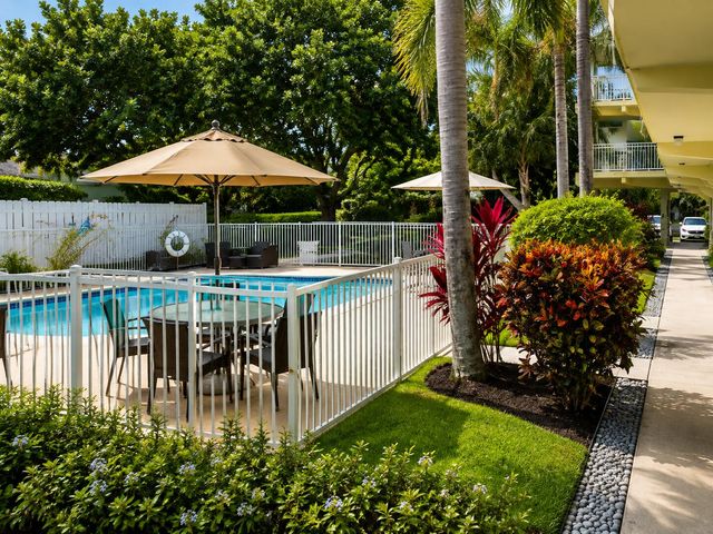 1900 NE 8th Court 204, Fort Lauderdale, FL 33304