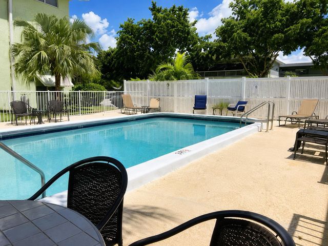 1900 NE 8th Court 204, Fort Lauderdale, FL 33304